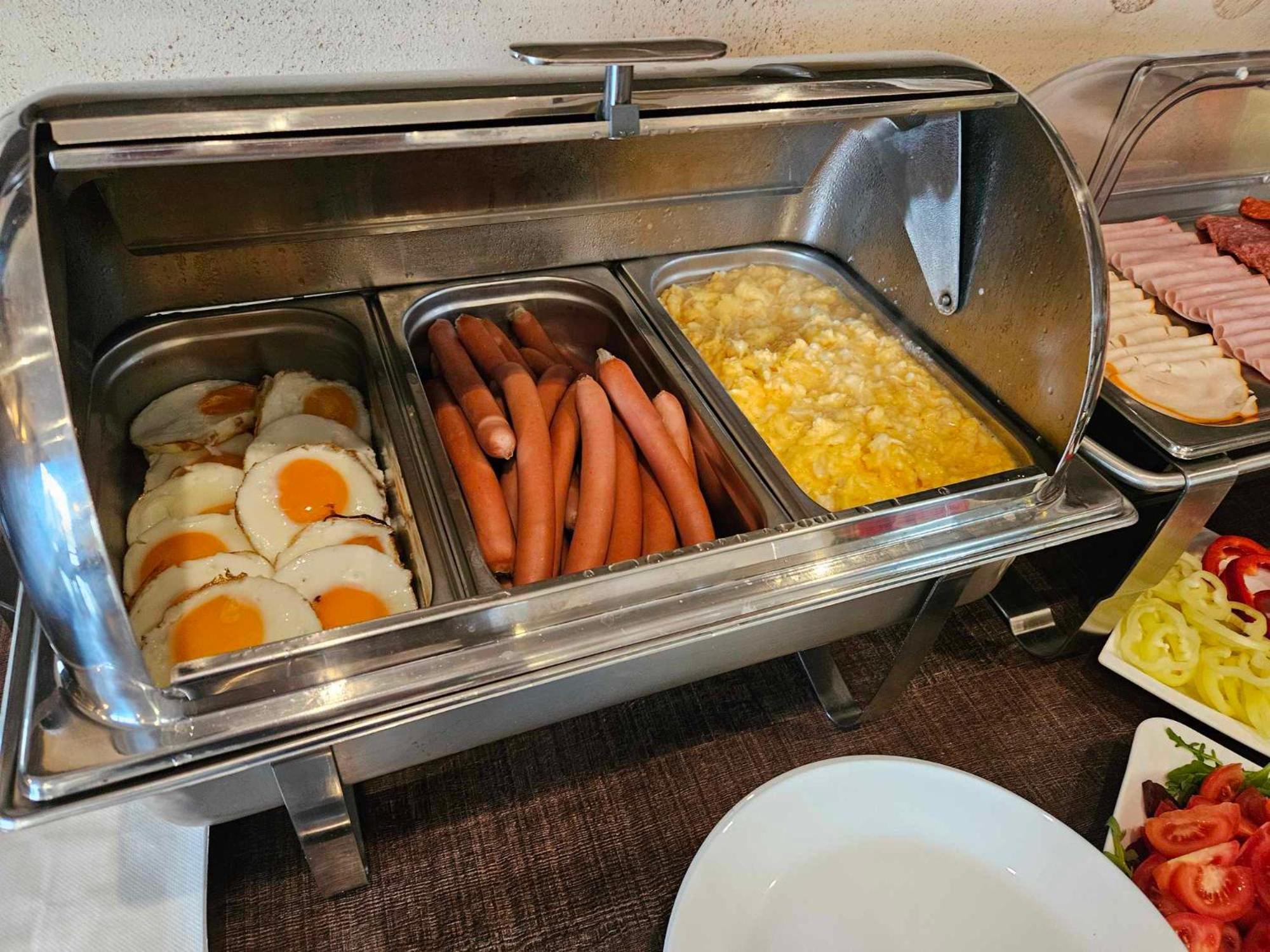 Grand Hotel Senica, Garni Ngoại thất bức ảnh