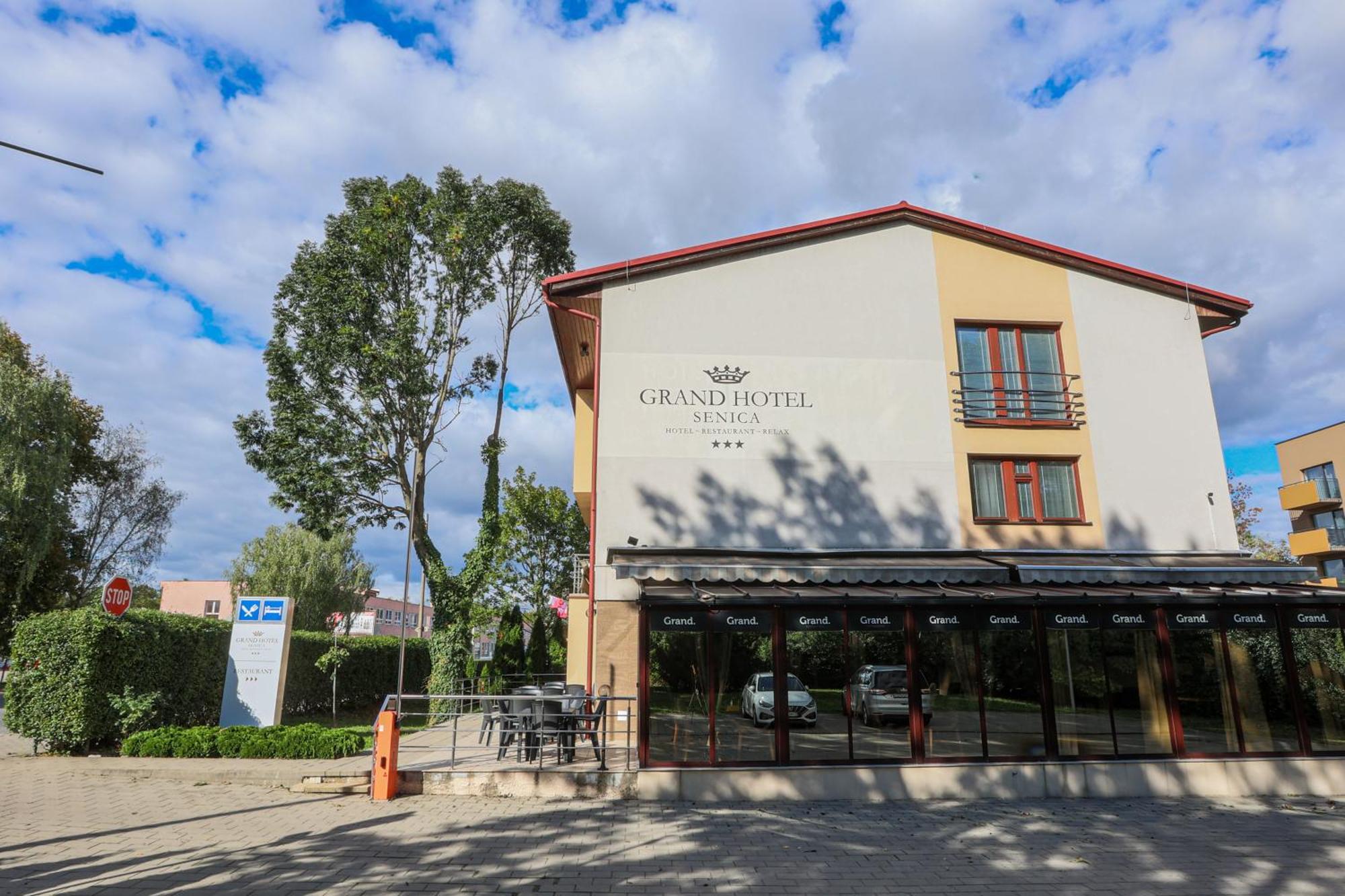Grand Hotel Senica, Garni Ngoại thất bức ảnh