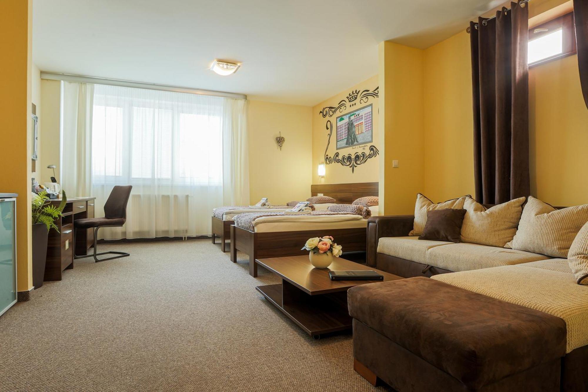 Grand Hotel Senica, Garni Ngoại thất bức ảnh