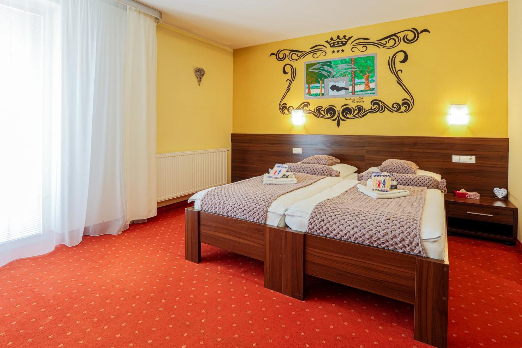 Grand Hotel Senica, Garni Ngoại thất bức ảnh
